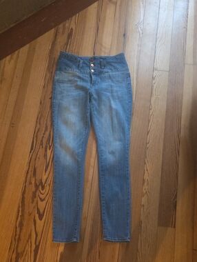 refuge High-Rise Skinny Jeans in Light Blue Wash